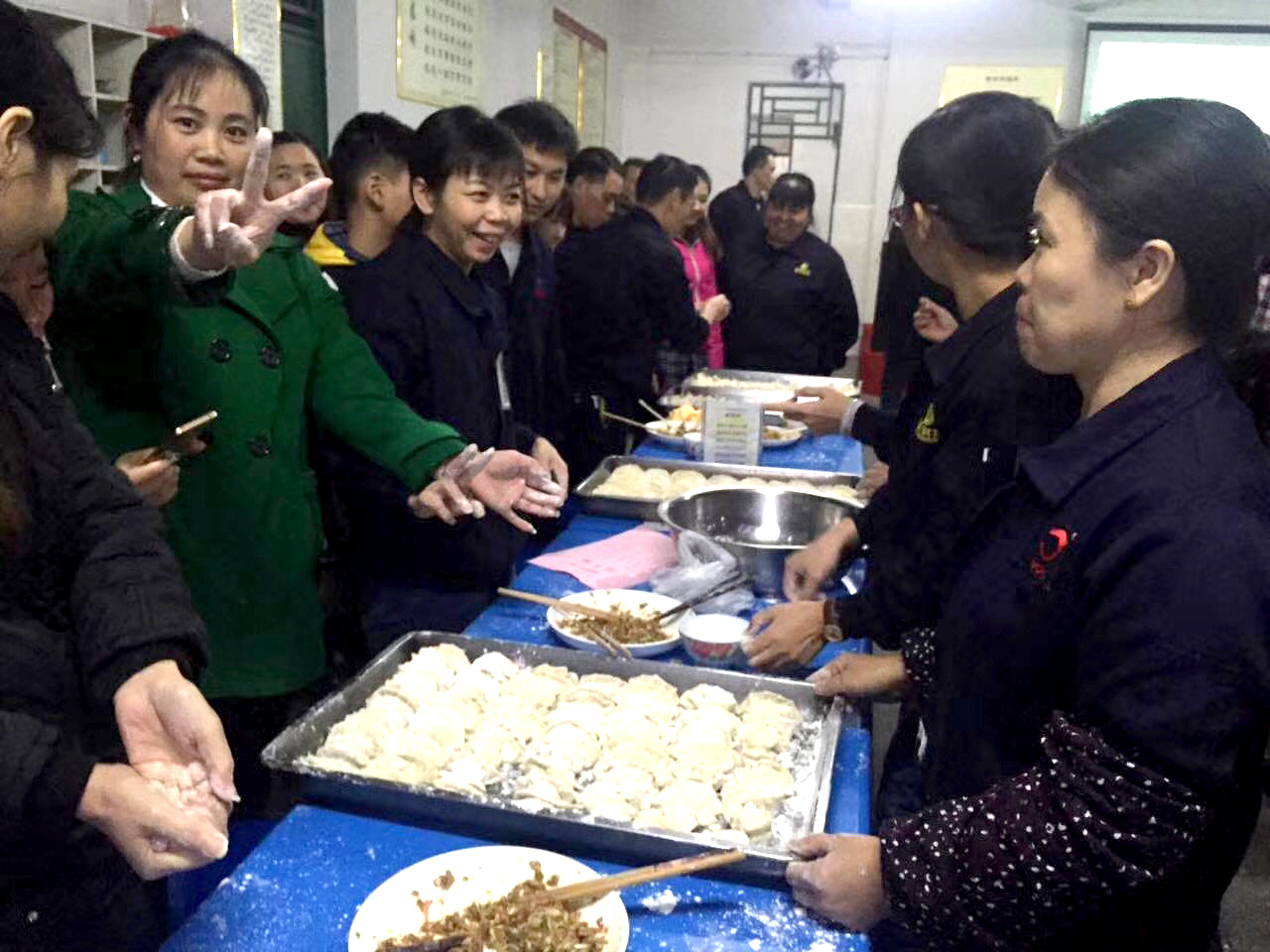 包餃子1.jpg 包餃子1.jpg